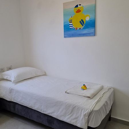Ducks On The Beach อักโก ภายนอก รูปภาพ